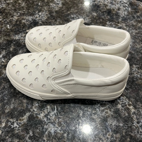 Size 11 white slip on with hearts - Picture 3 of 6